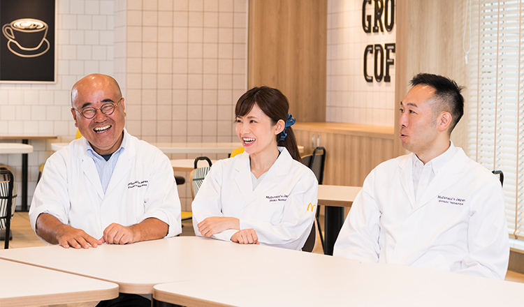 グラン担当・深澤さん　てりチキ担当・山宮さん　えびフィレオ担当・野村さん