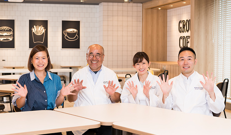 マーケ・松島さん　グラン担当・深澤さん　てりチキ担当・山宮さん　えびフィレオ担当・野村さん