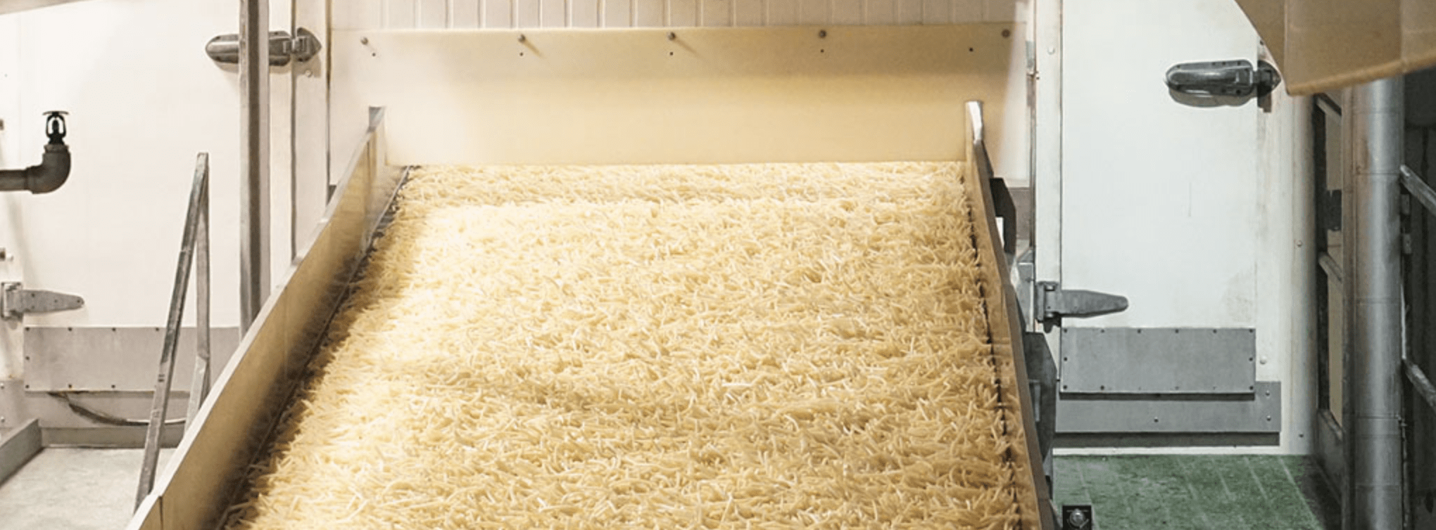 下揚げが、あの食感を生み出します。