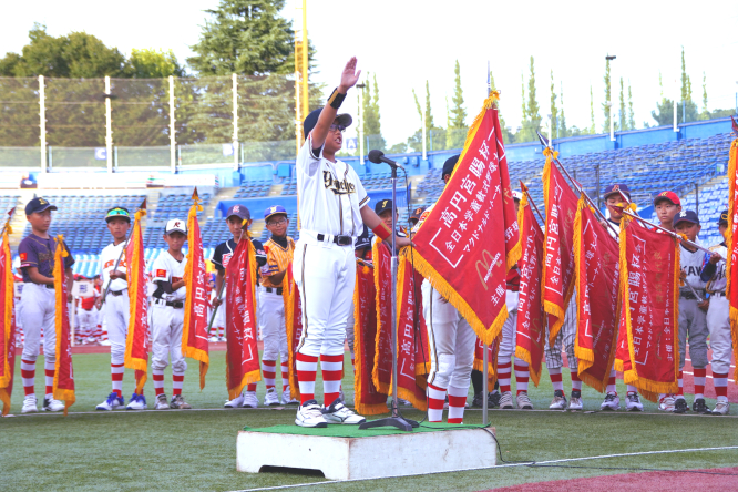 選手宣誓の力強い声が球場に響き渡りました。