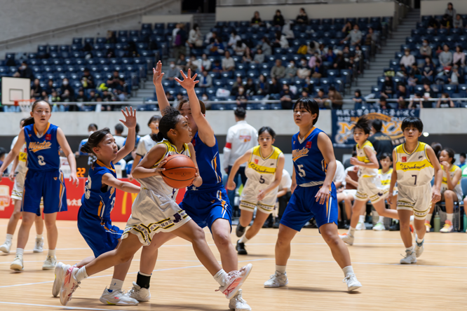 小学校低学年から高学年まで全員で一丸となりで全力で試合を楽しみました。