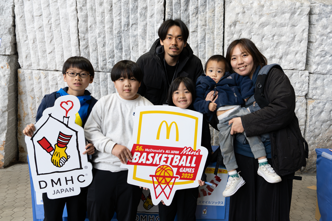 なんと、会場には川崎ブレイブサンダースの篠山竜青選手も駆けつけ、支援活動にご参加いただきました。