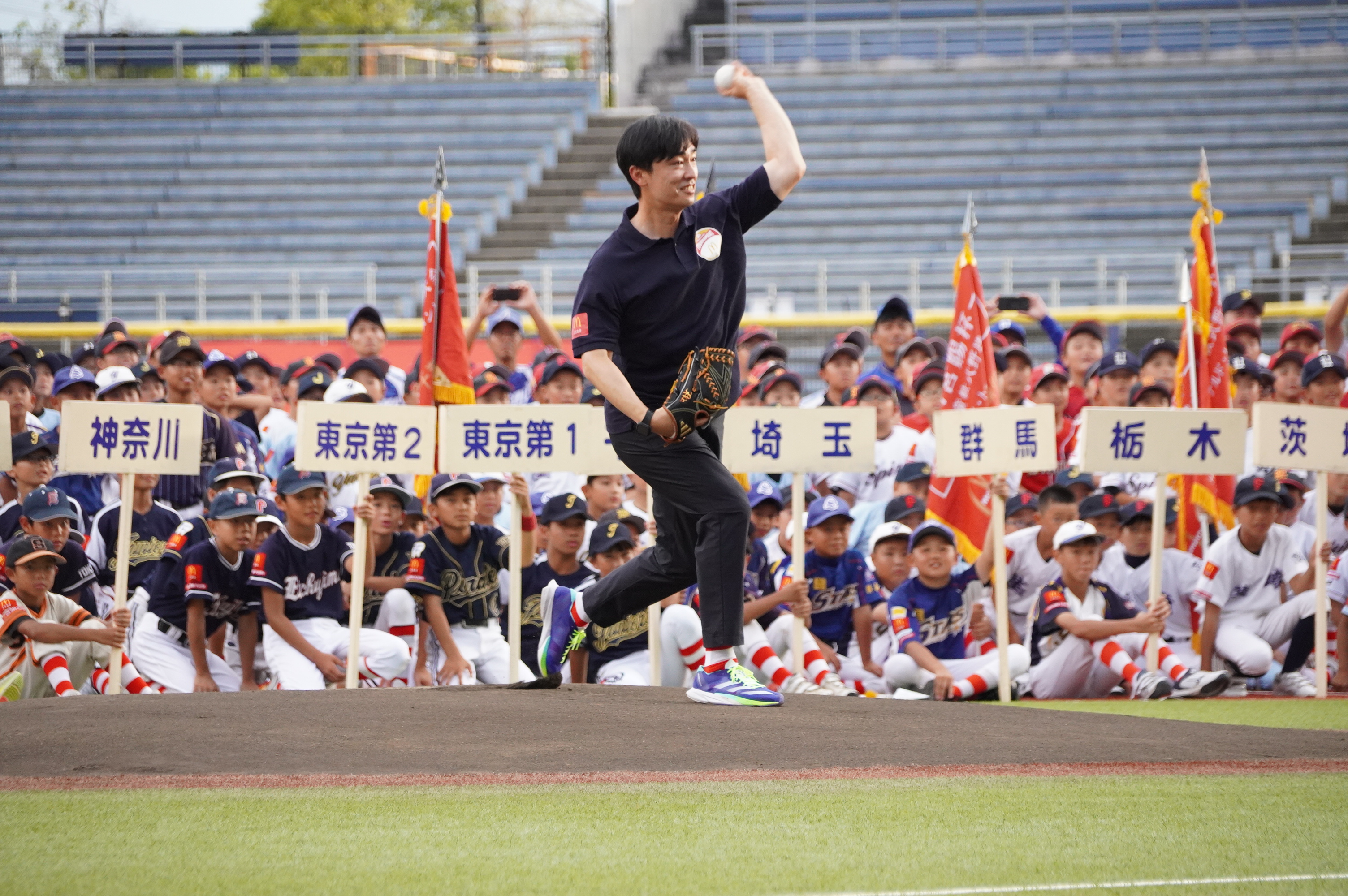 元プロ野球選手の和田毅さんが始球式を務めてくださり、会場では歓声が上がりました。