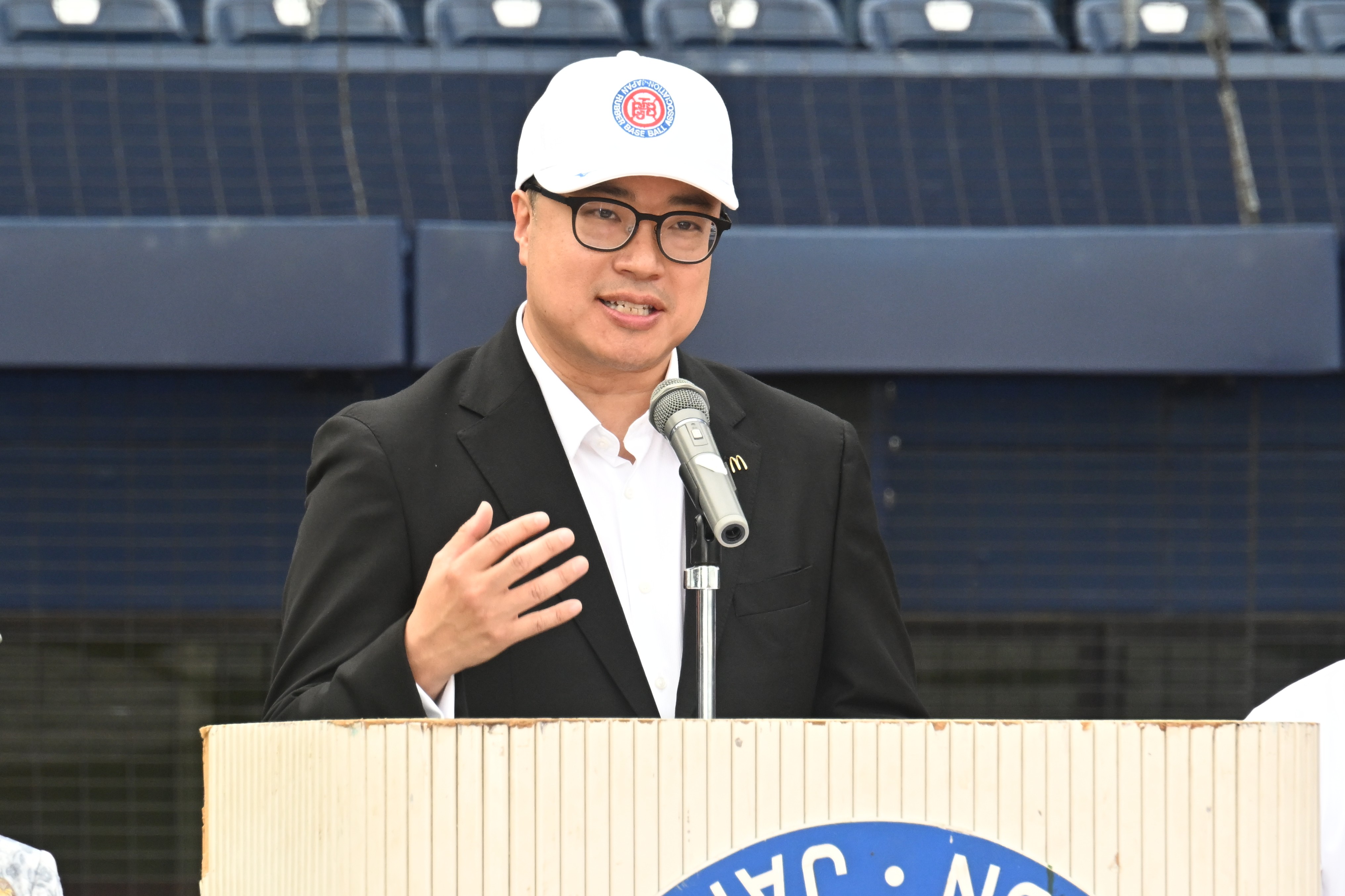 当社CEOのトーマス・コウが子どもたちへ熱いエールを送りました。