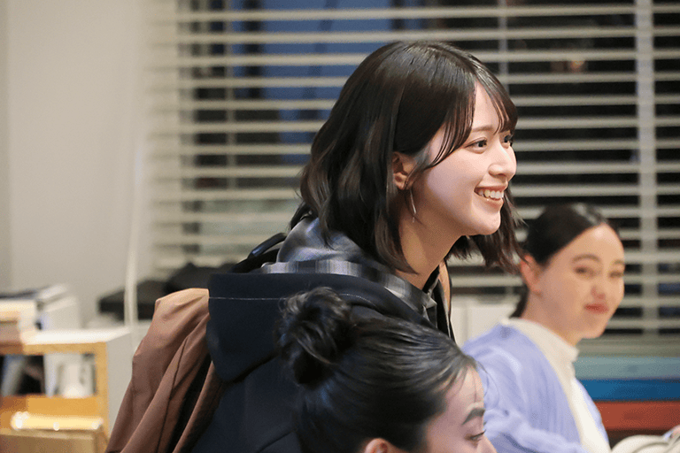 CM撮影時の佐々木舞香さん