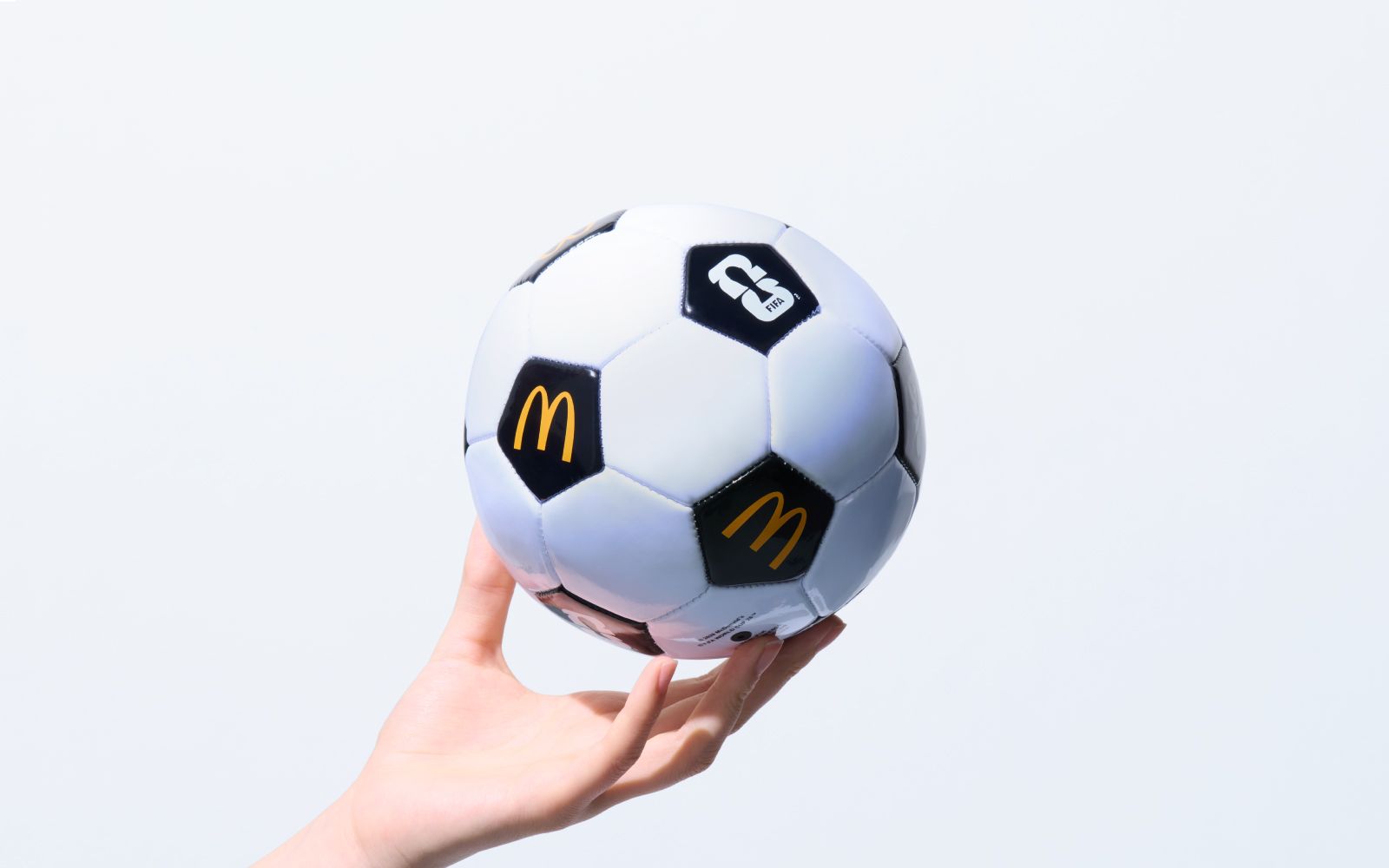 FIFA ミニサッカーボール｜1,300名様に当たる抽選応募＋「Panini」アプリ内アイテム