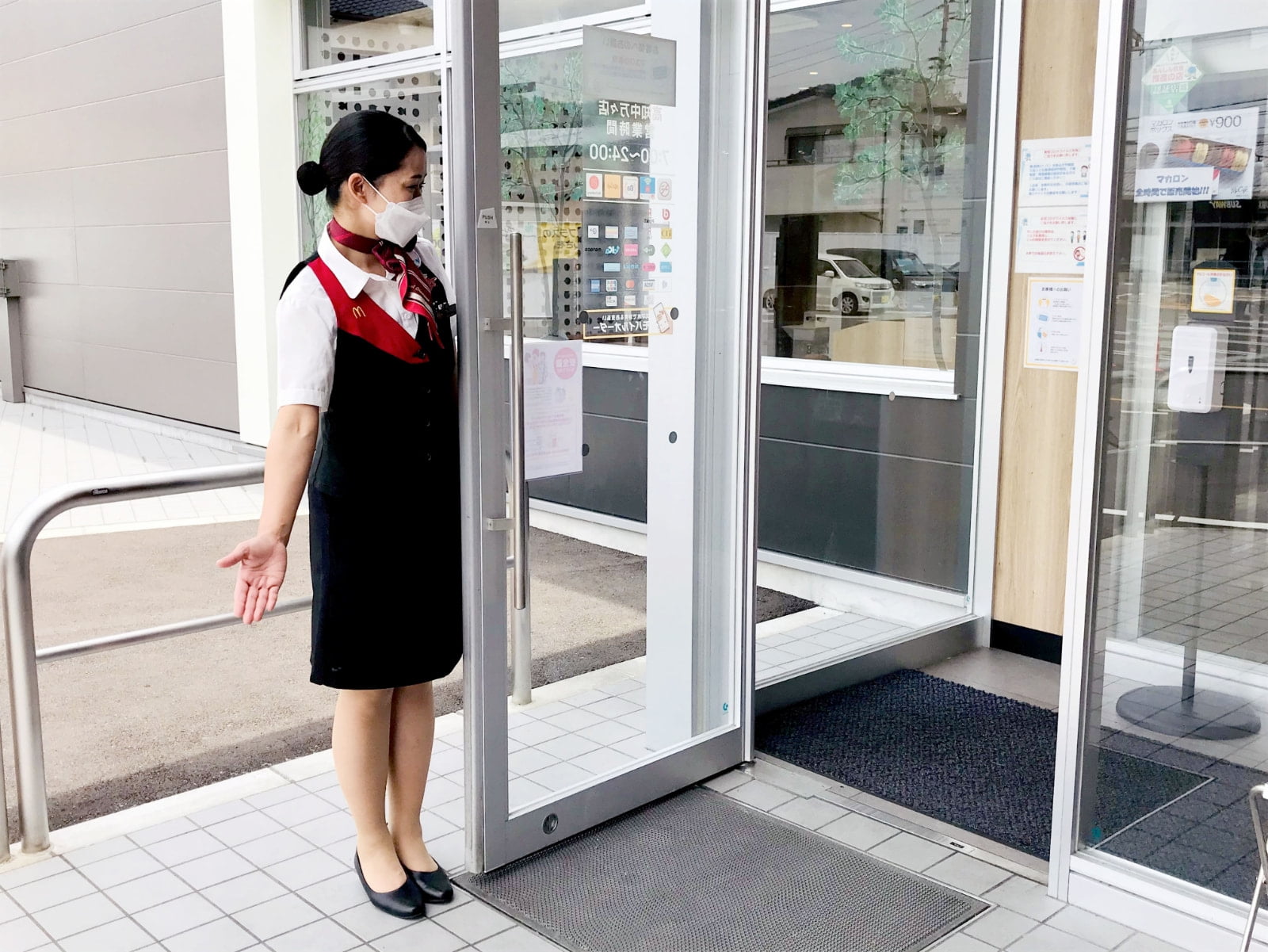 おもてなしリーダー ⻲岡みゆき「高知中万々店」 | Smile Story